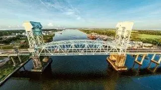 🌉 Cape Fear Memorial Bridge in Wilmington, North Carolina, USA