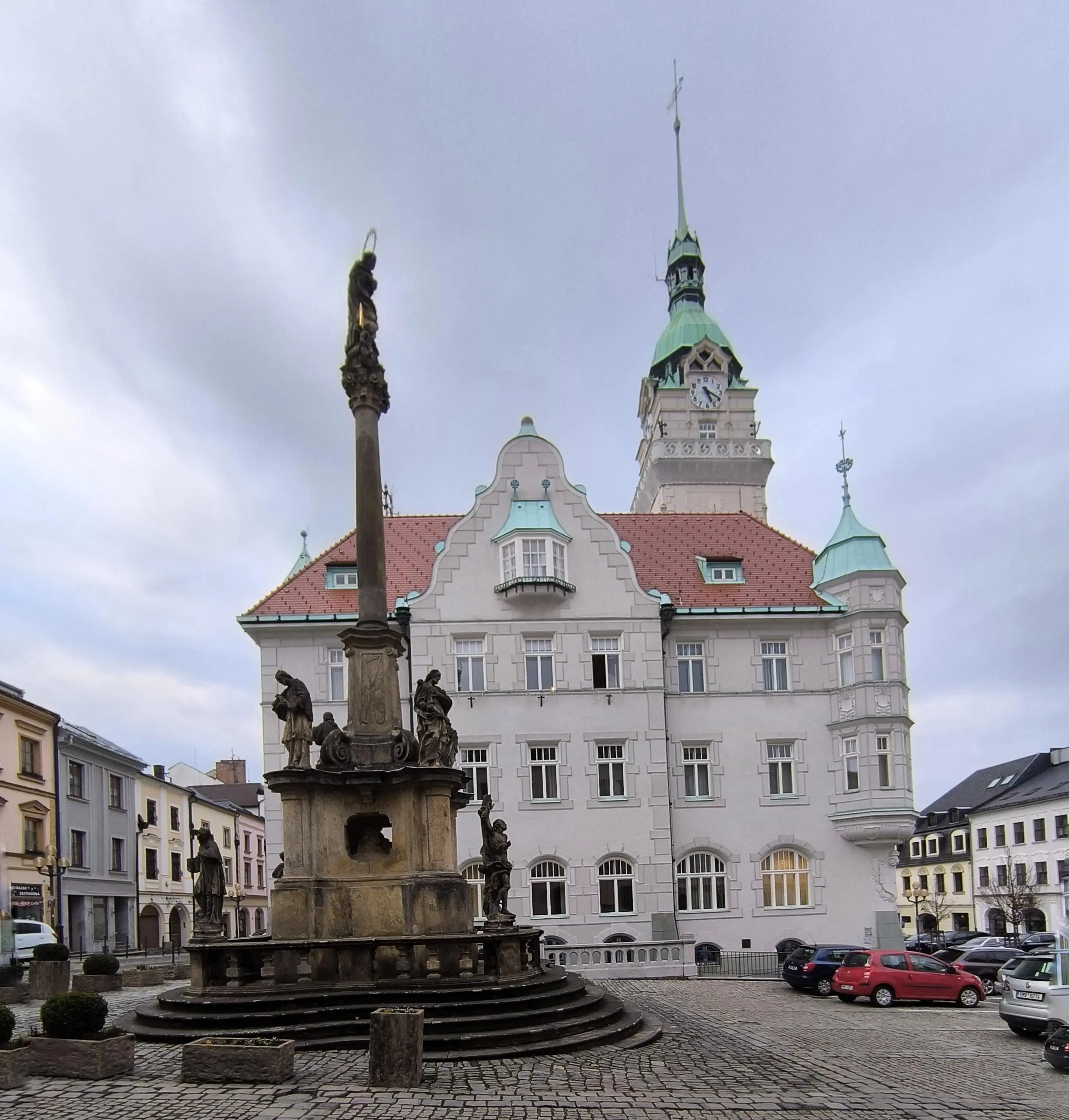 Sharing some history notes with you. I learned it today - The town hall in Šumperk.

"The first mention of the Šumperk Town Hall dates back to 1475. Its original Gothic form has been gradually wiped away by fires and countless renovations. In 1909, the building was demolished and a committee of experts, including professors of Viennese technology, selected the design from a total of 33 competition entries. The committee evaluated all of them and chose the best three to be submitted to the city c...