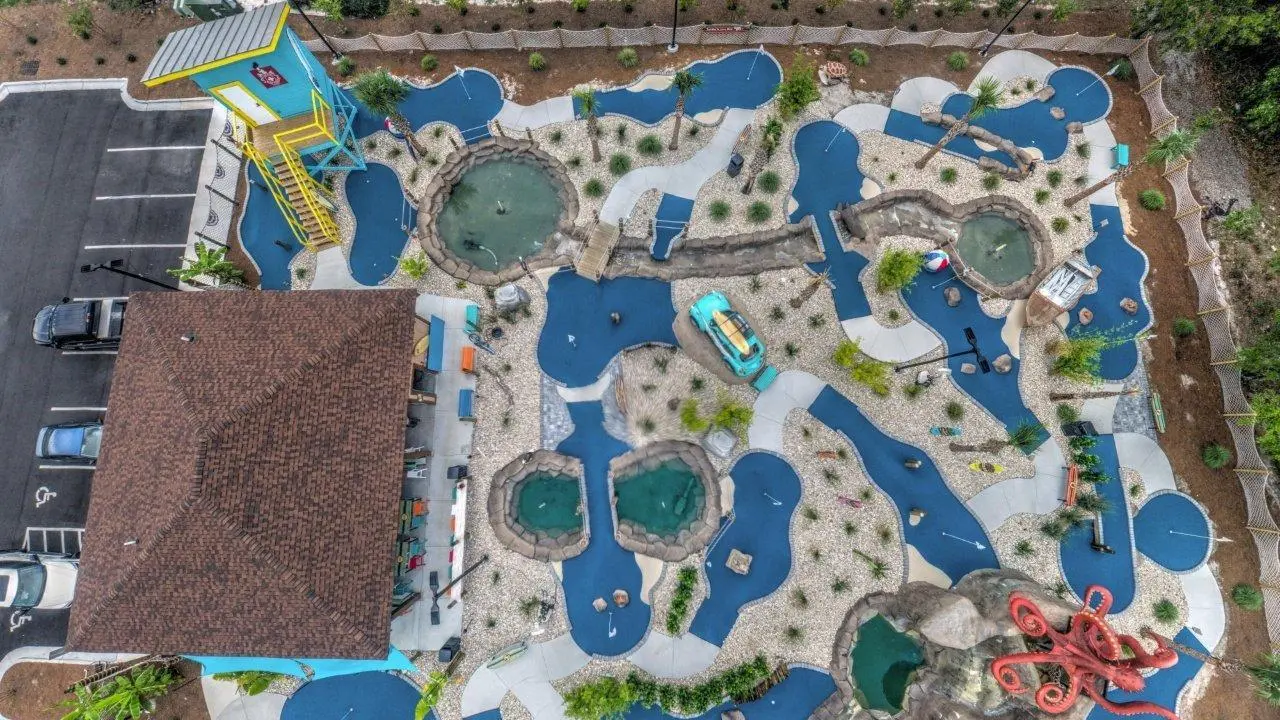🌐 Surfs Up Mini Golf in Carolina Beach, North Carolina, USA