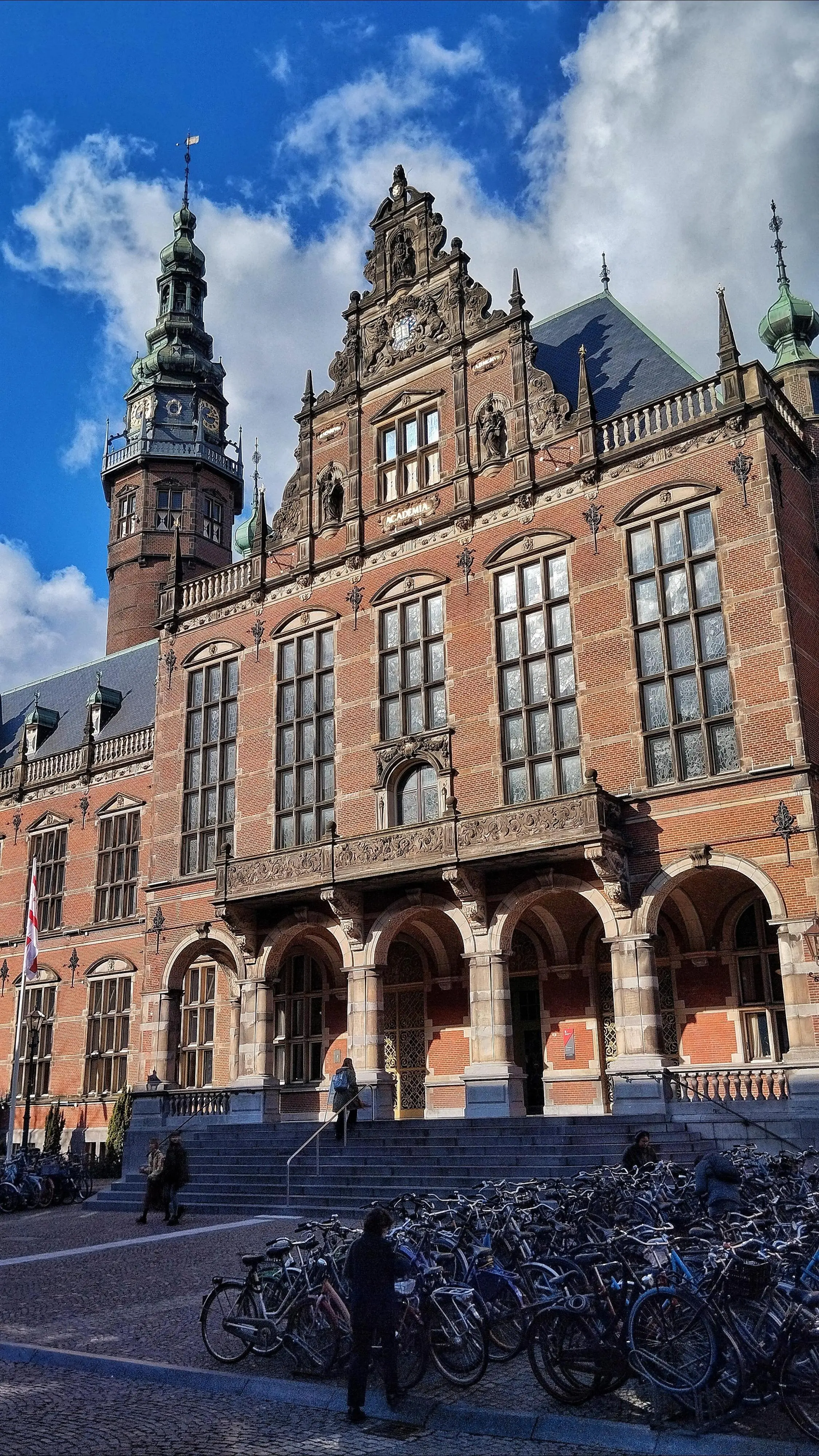 Groningen city houses students from many different countries all over Earth. While I was there I could hear Portuguese (probably people from Brazil), French (while I was just replying in French on Focus), Spanish, English, American English and also Nederish (no, Dutchland does not excist 😁). Also our native tongue, Gronings, is still spoken there in some places.&#x20;



I had a great time there, it was nice to be back in the town where I once lived, when I was a student myself.&#x20;



With t...