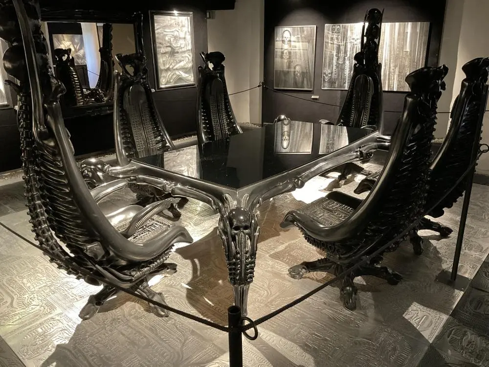 This is furniture of Baron Harkonnen, by H.R. Giger, as displayed in the H.R. Giger museum in Gruyeres, Switzerland.

https://en.wikipedia.org/wiki/Harkonnen_Chair

https://www.hrgigermuseum.com/

#switzerland #photography #dune #morbid 
@PhotographersCorner 