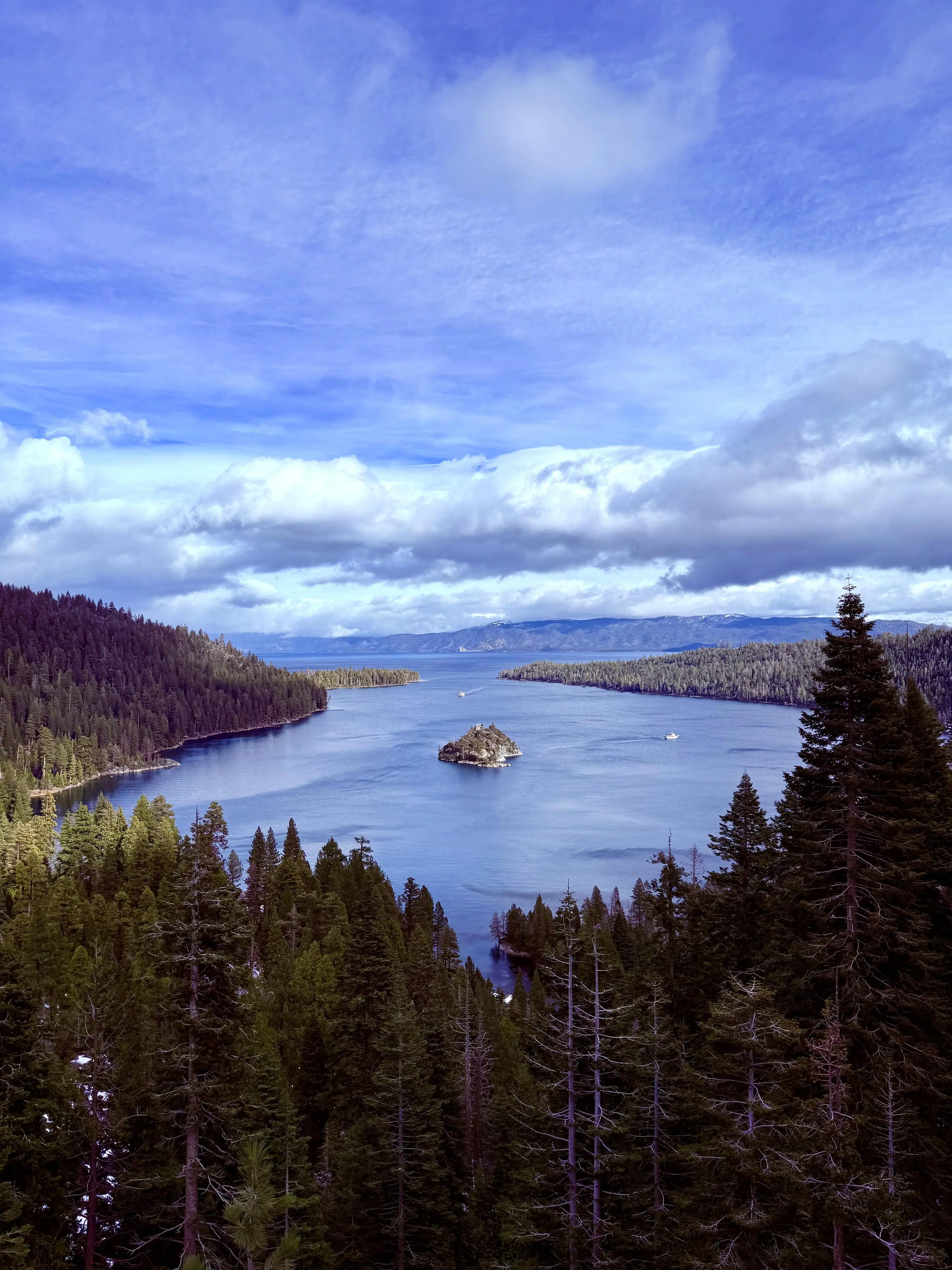 Truly love the beauty of Emerald Bay in Lake Tahoe! 😍🙌🏻