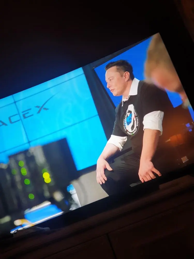 Netflix time 😌👌
| Back in space |
@elonmusk 
@netflix 
@netflixfr 