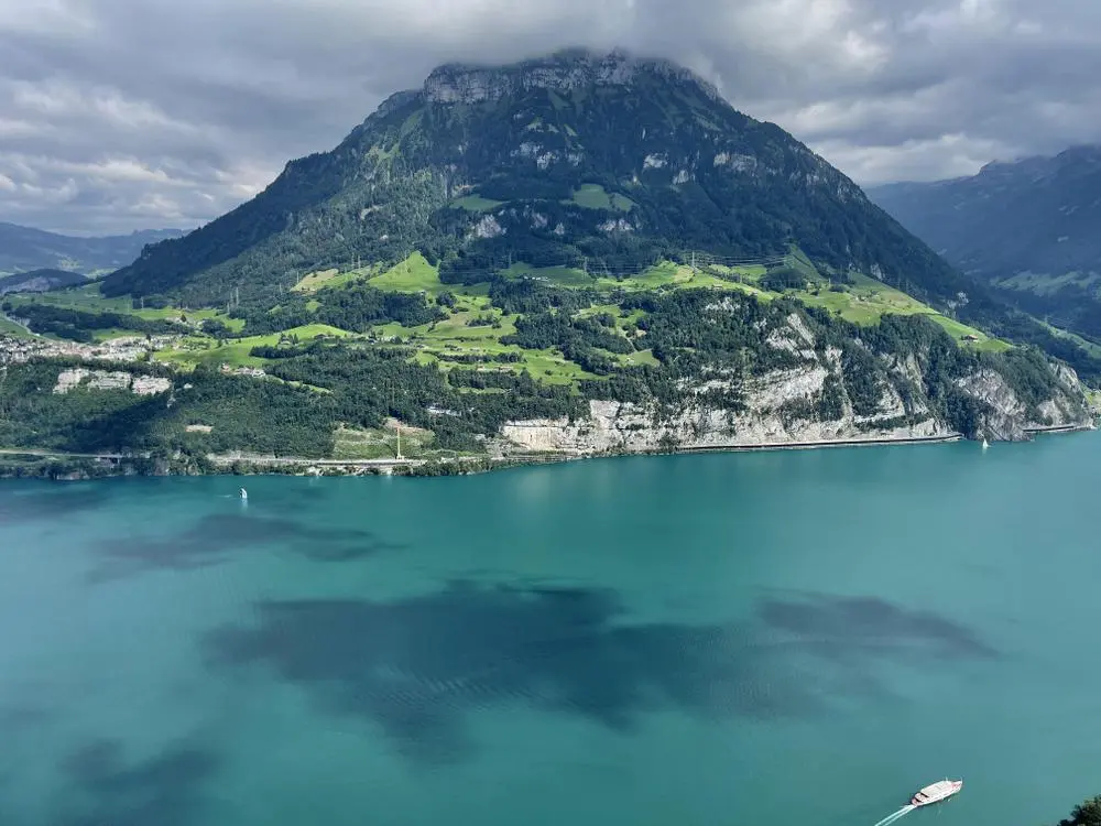 This photo is taken from the same spot as the one last week, but this time directly across Lake Lucerne.
The mountain there is the Fronalpstock, a mid-sized mountain (1,921 metres or 6,302 ft) in central Switzerland (canton Schwyz). On the edge of the lake is the Axenstrasse, a very important north-south connection that leads to the Gotthard pass and tunnel.

https://en.wikipedia.org/wiki/Fronalpstock_(Schwyz)

#switzerland #photography #naturephotography #mountains #lake 
@PhotographersCorner