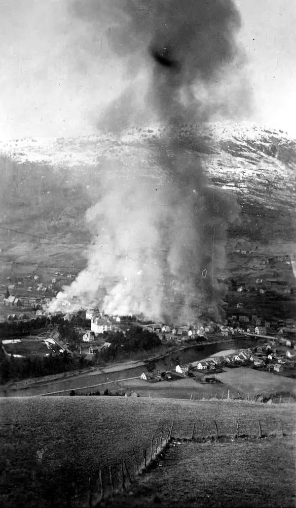 🇳🇴 Scene from the bombing of Voss during Germany’s invasion of Norway, 1940